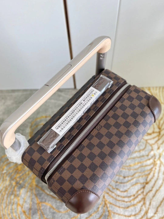 55 Louis HORIZON Vuitton 0820